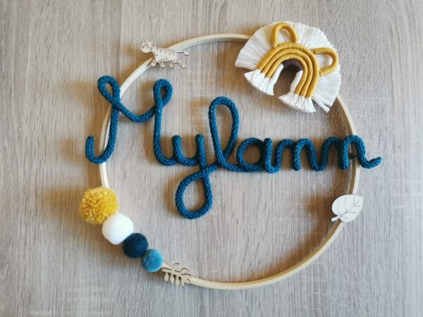 Prénom en tricotin avec animal en macramé – Image 3